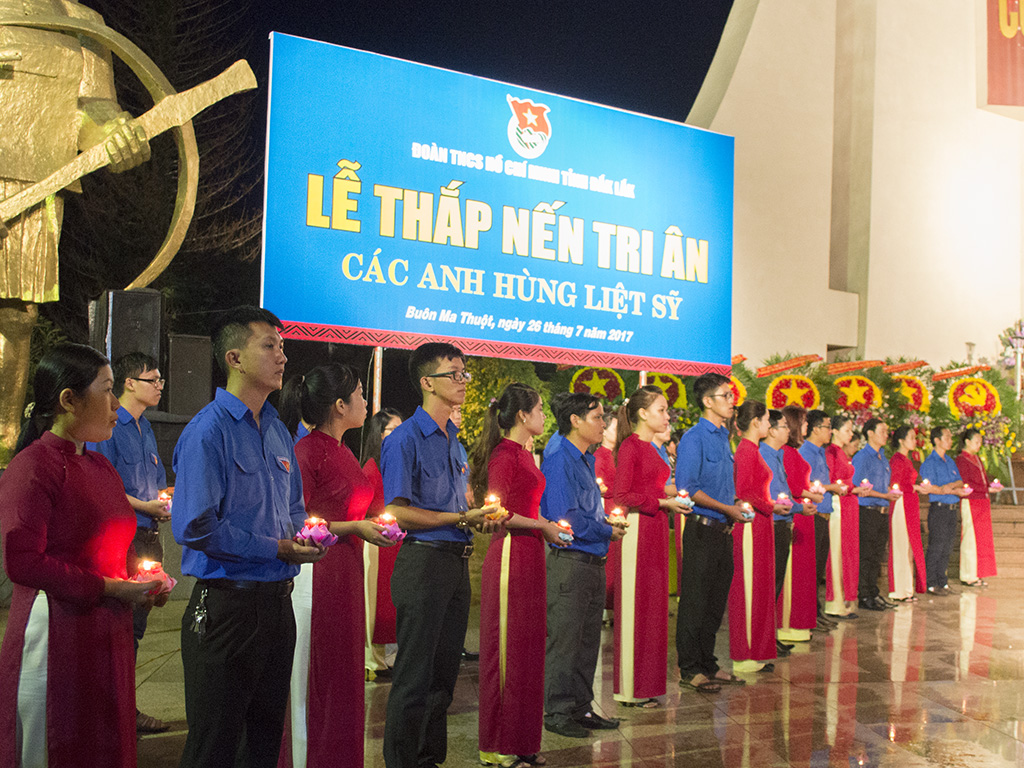 CHƯƠNG TRÌNH LỄ THẮP NẾN TRI ÂN CÁC ANH HÙNG LIỆT SỸ VÀ ĐỀN ƠN ĐÁP NGHĨA TẠI TỈNH ĐẮK LẮK